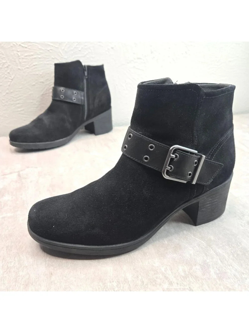Clarks Block Heel Ankle Boots 9.5 Black Suede Grunge Biker Moto Buckle Booties